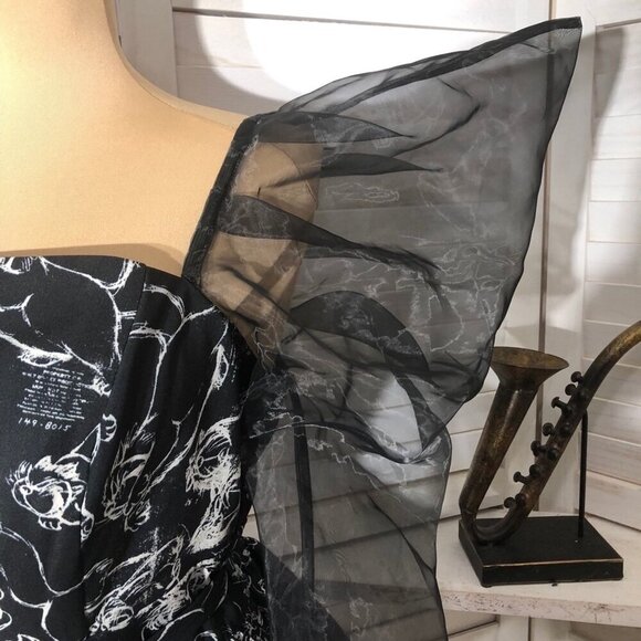 Disney NYC Cheshire Cat Blouse Black White Medium - Picture 6 of 11